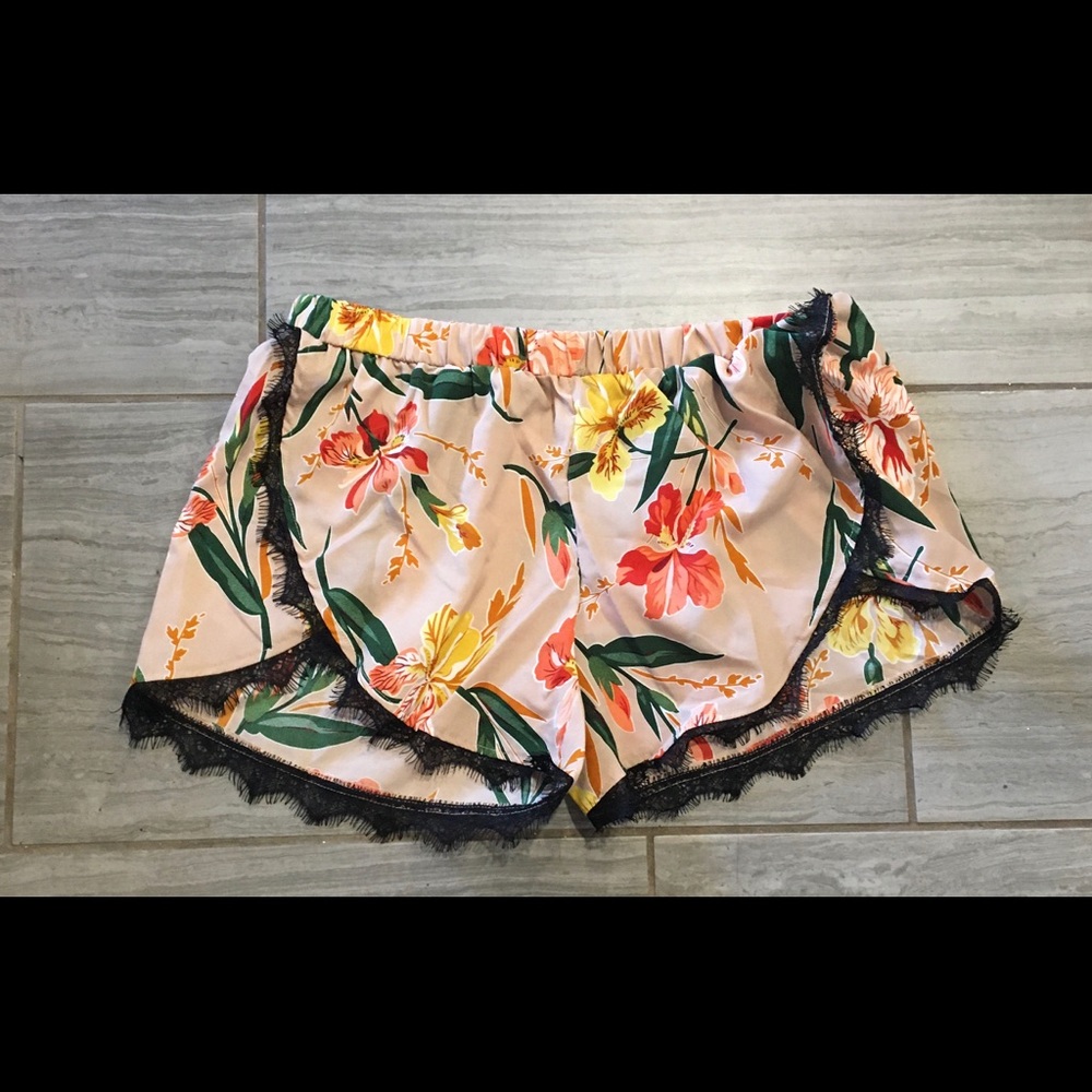 Sexy Floral Shorts w/ Black Lace Trim Sz XL
